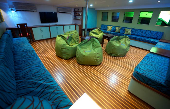 salon_vita_xplorer_mar_rojo salon,barco,mar,rojo